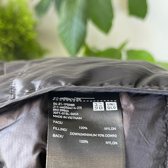 Uniqlo Lightweight Slim Down Puffer Jacket in Black, Small - Picture 12 of 14